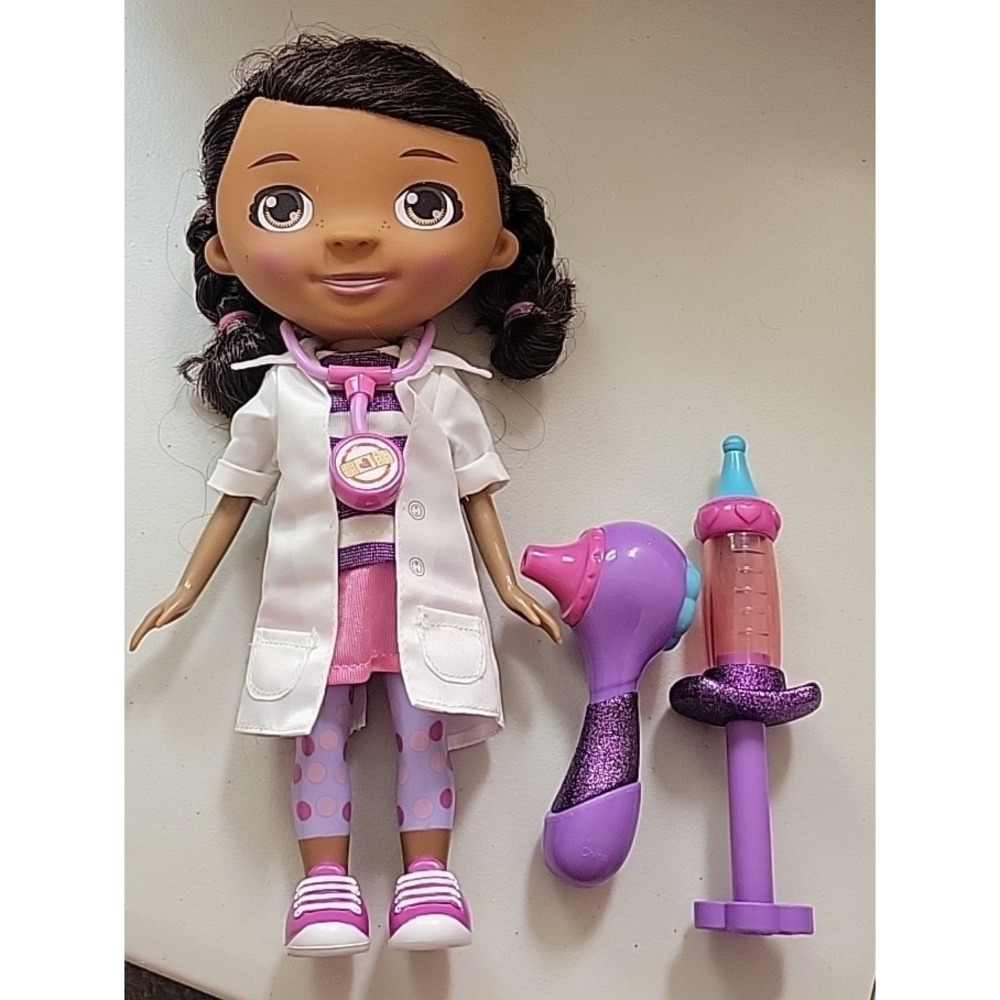 Doc McStuffins Toy Hospital Doc 8.5 Inch Articulated Doll With Stethoscope‎